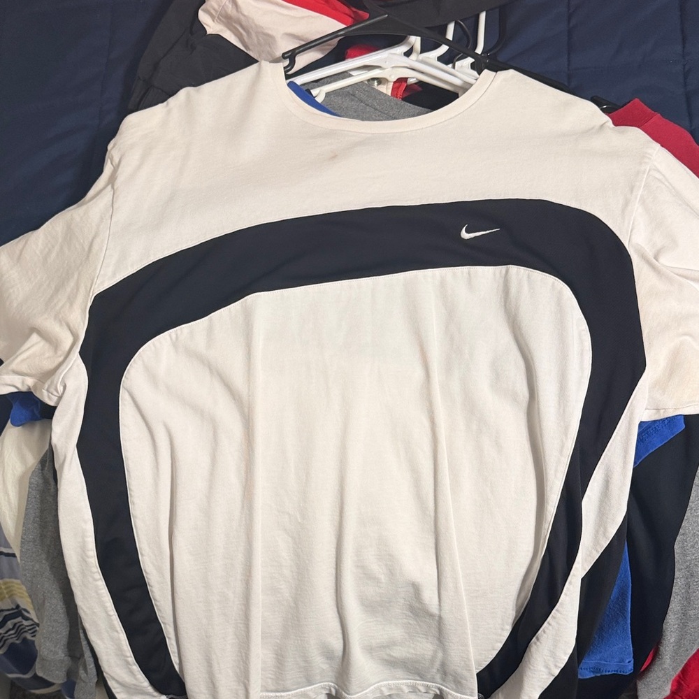 Nike Men's White and Black shirt